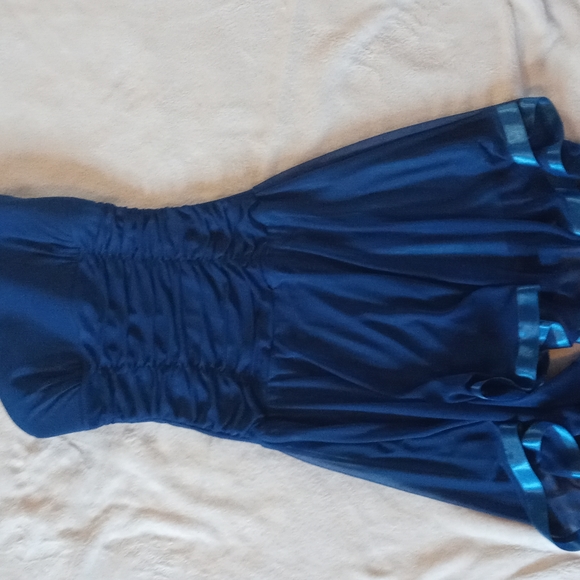 Dress - Picture 4 of 4